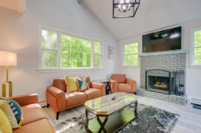 Cozy North Conway Retreat with Deck and Fire Pit!